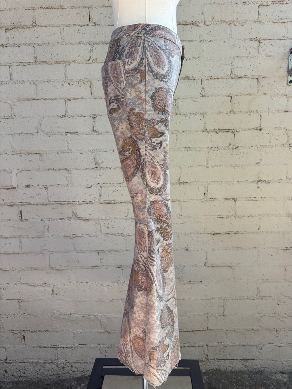 Free People We The Free Just Float On Flare Jeans Limestone Paisley Size 26 - Picture 5 of 16